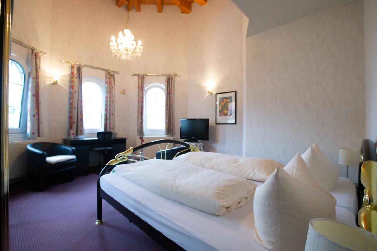 Hotel Schlosshof Dolgesheim 외부 사진
