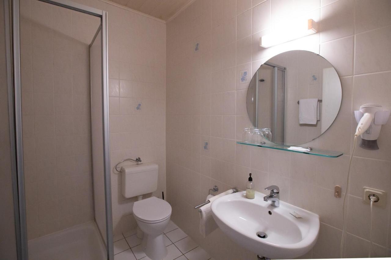Hotel Schlosshof Dolgesheim 외부 사진