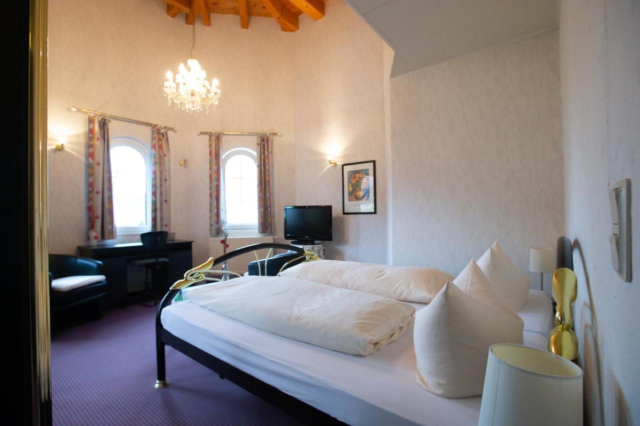 Hotel Schlosshof Dolgesheim 외부 사진