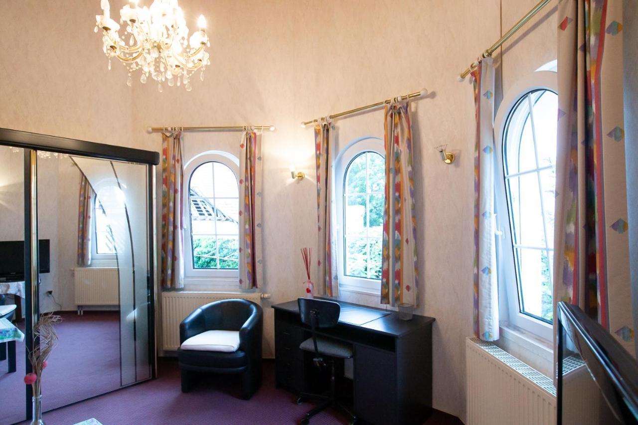 Hotel Schlosshof Dolgesheim 외부 사진