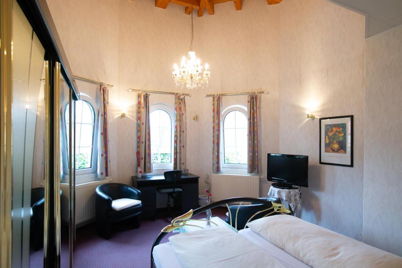 Hotel Schlosshof Dolgesheim 외부 사진