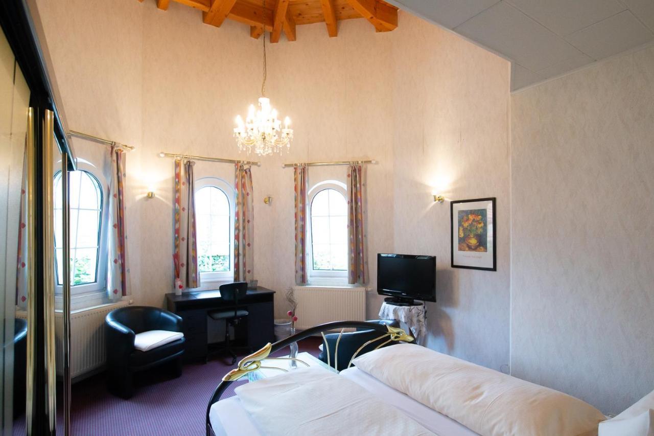 Hotel Schlosshof Dolgesheim 외부 사진