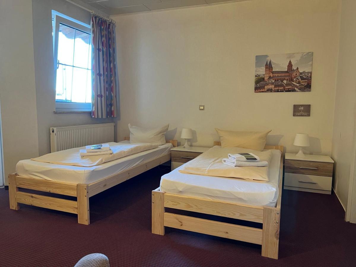 Hotel Schlosshof Dolgesheim 외부 사진